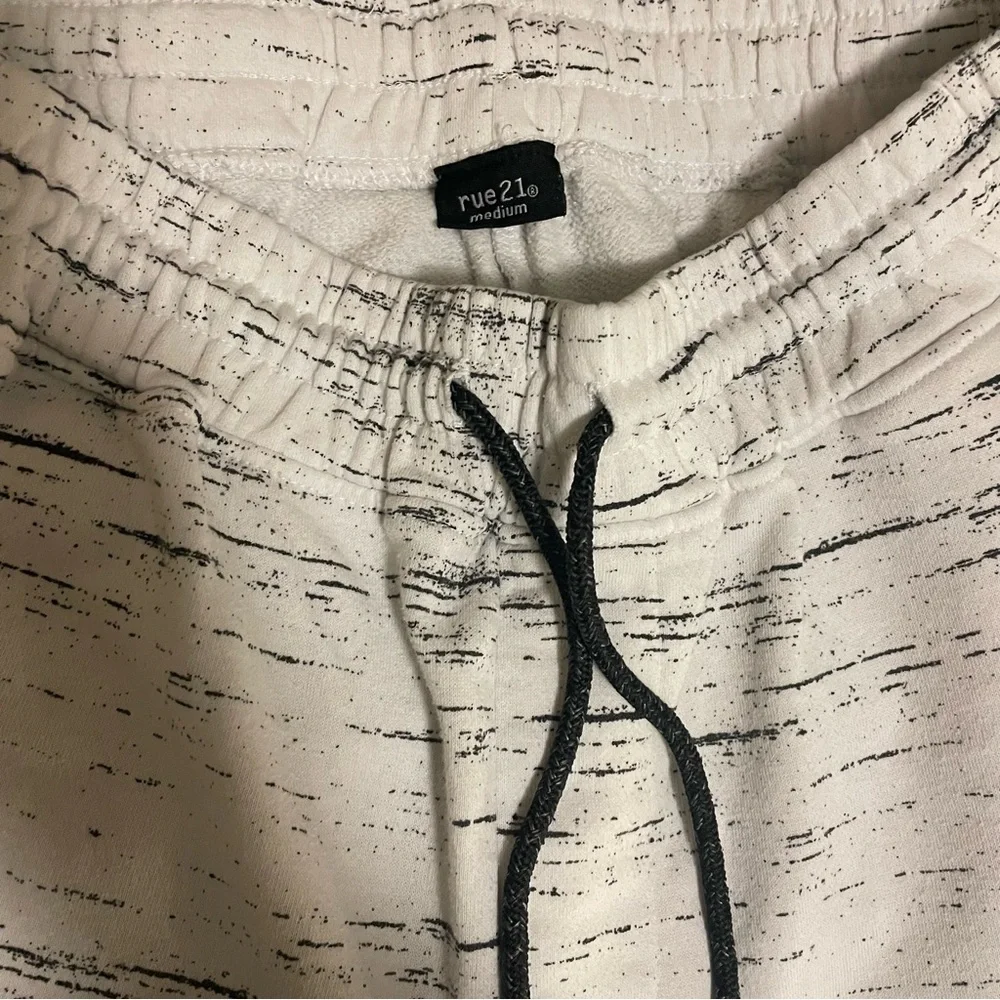 Men's White and Black Casual Shorts - Picture 3 of 6